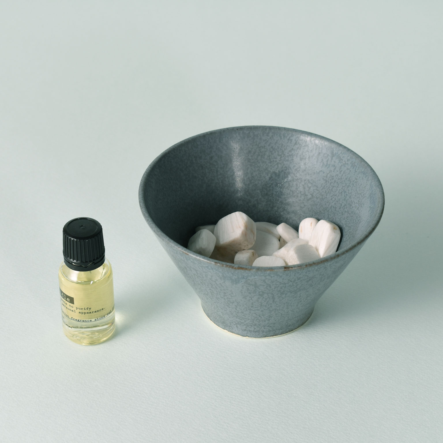 MORI meditation fragrance stone ho wood + frankincense
