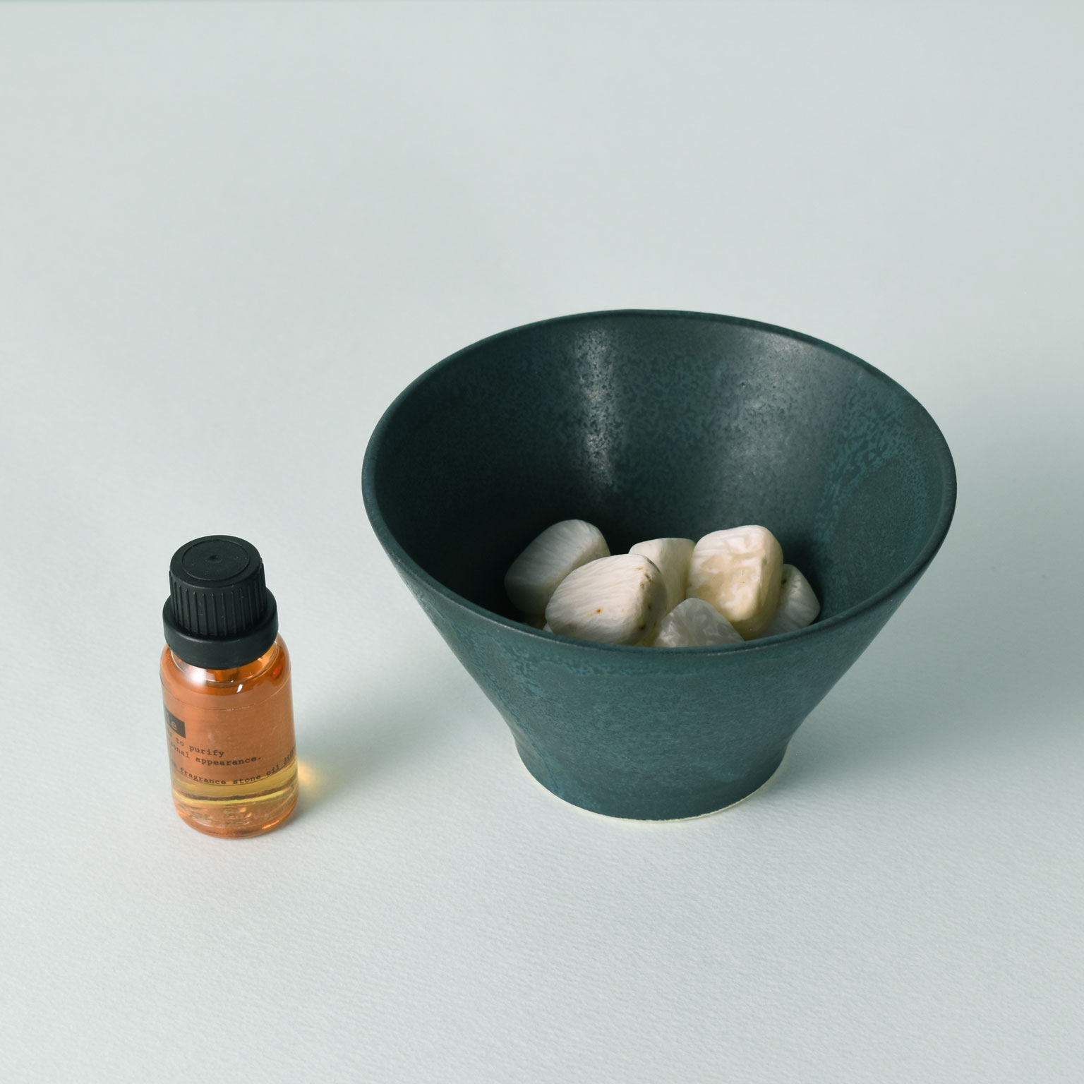 MORI meditation fragrance stone hiba + patchouli
