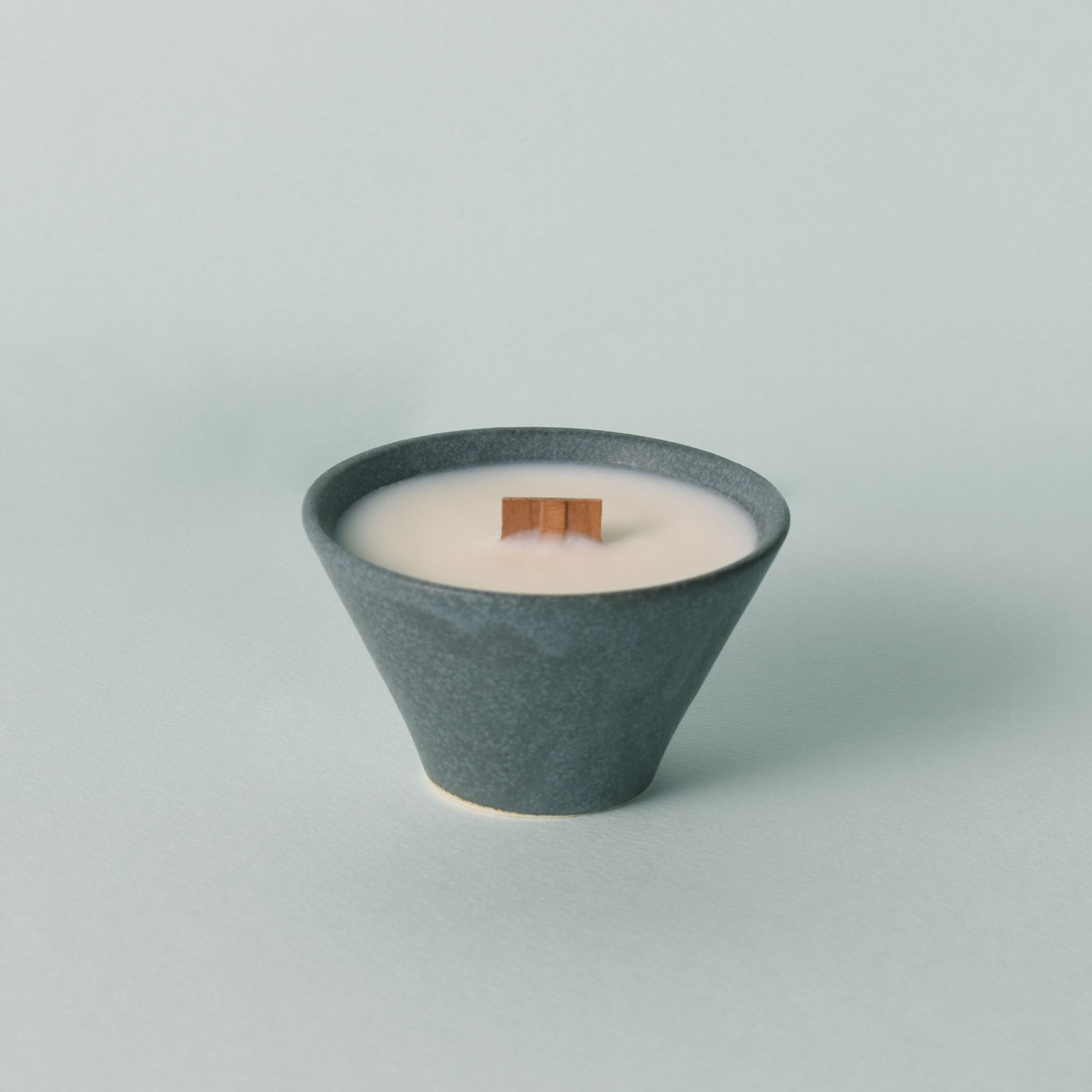 MORI meditation fragrance candle ho wood + frankincense